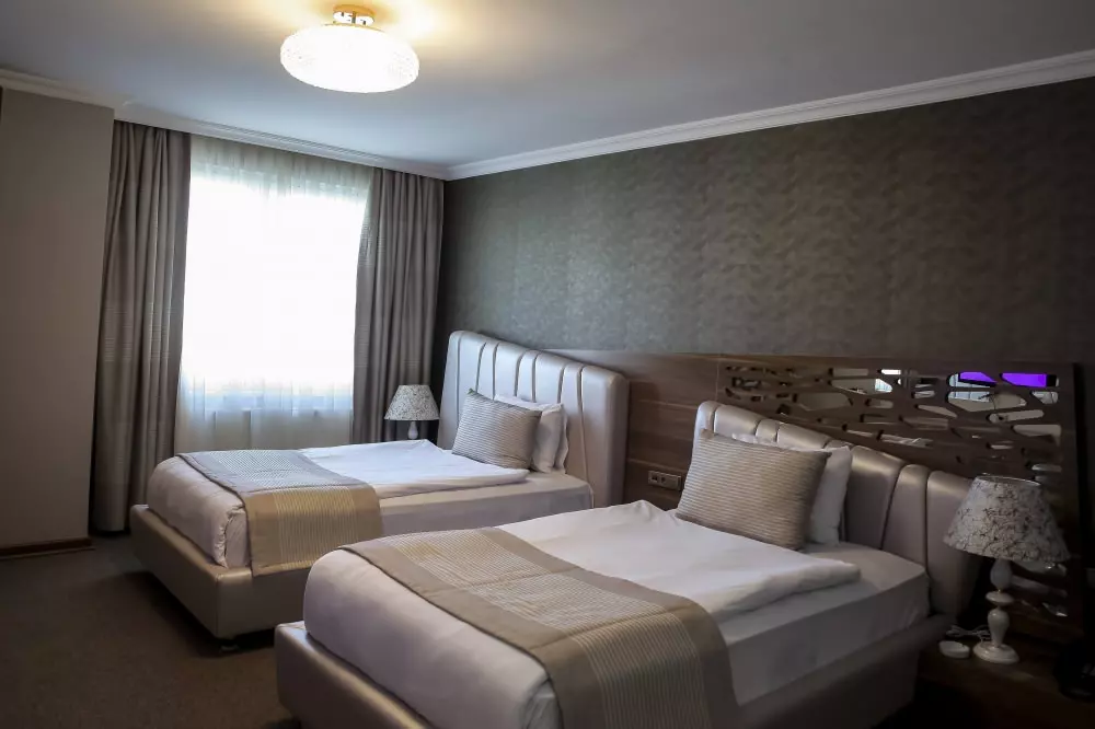 Royal Milano Hotel Van - Mehrparvaz-1153